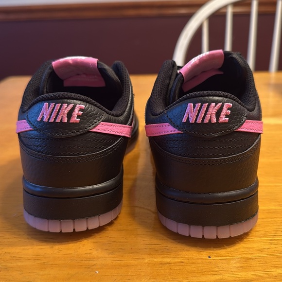Nike Black & Pink Shoes. New. Women’s 8.5 - Picture 4 of 9